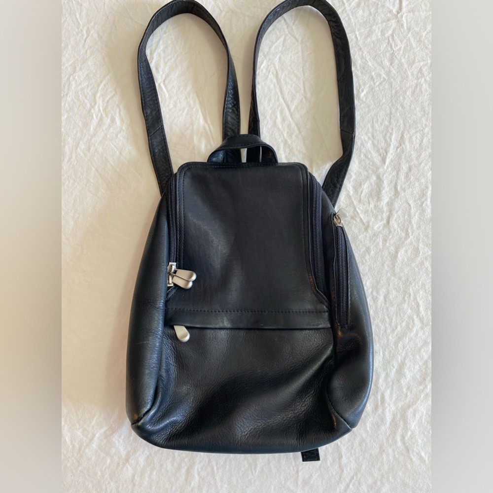 Le Donne Black Leather backpack